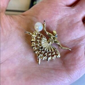 Vintage Pearl and Gold Ballerina Brooch Pin‎